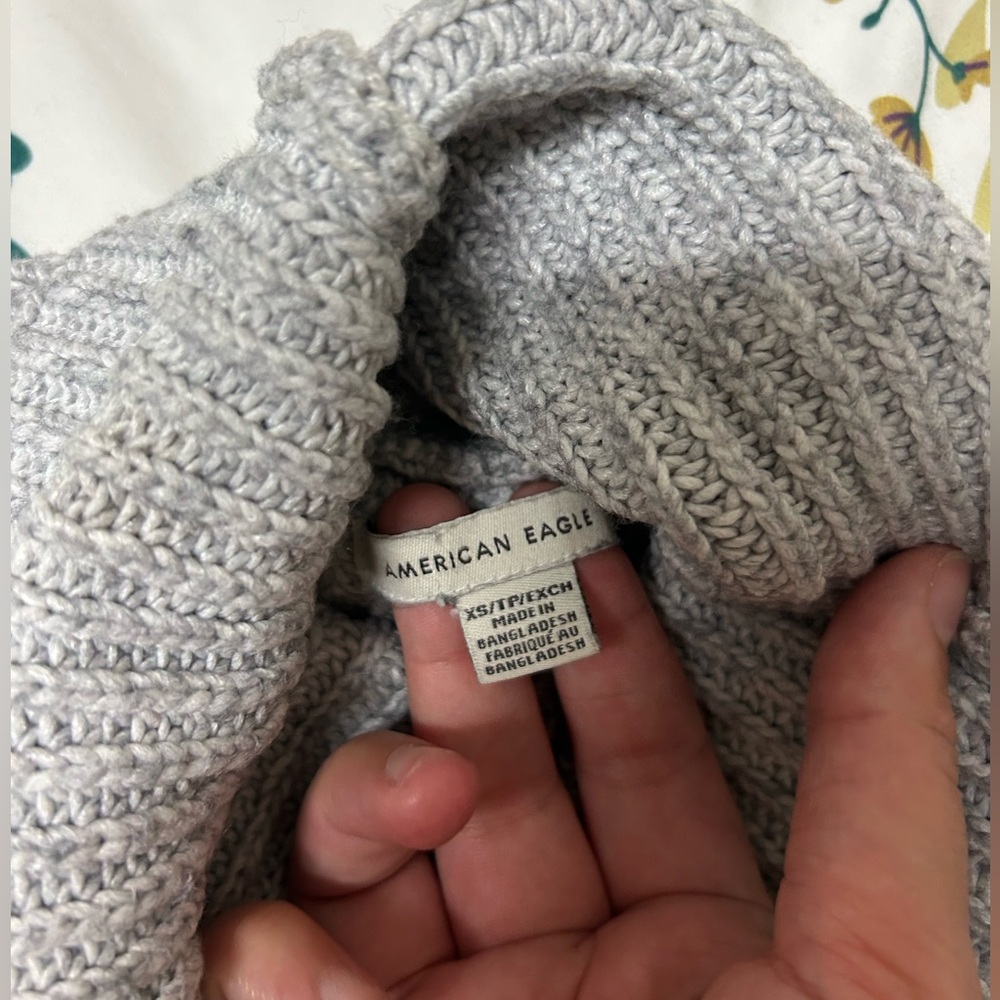 American Eagle two tone grey turtleneck - Picture 3 of 9